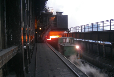 Dust-free coke pushing.